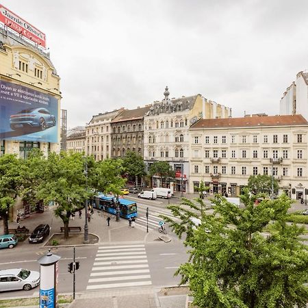 Elegant Apartment In Super Central Location Budapest Esterno foto