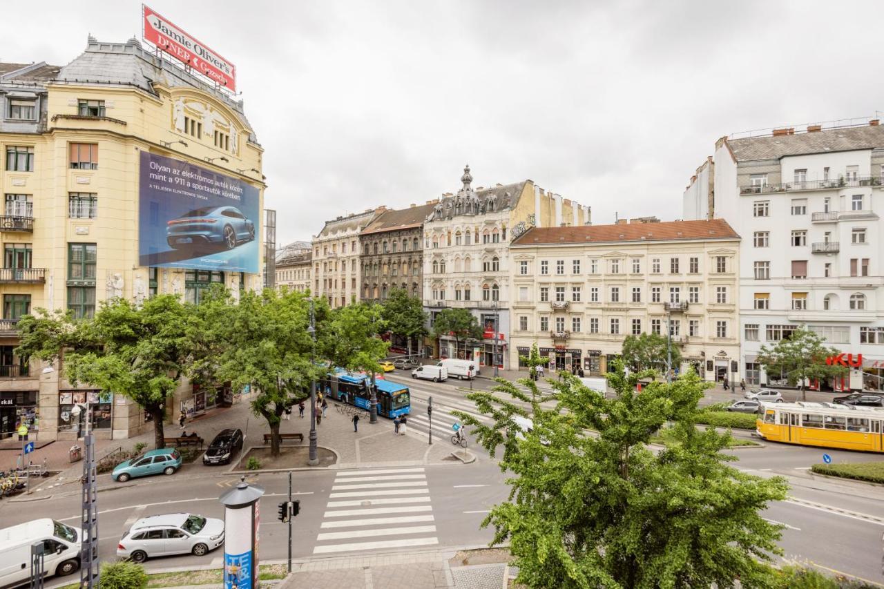 Elegant Apartment In Super Central Location Budapest Esterno foto