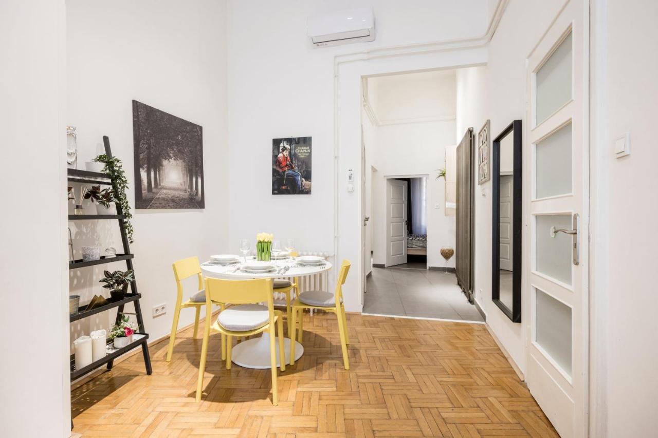 Elegant Apartment In Super Central Location Budapest Esterno foto
