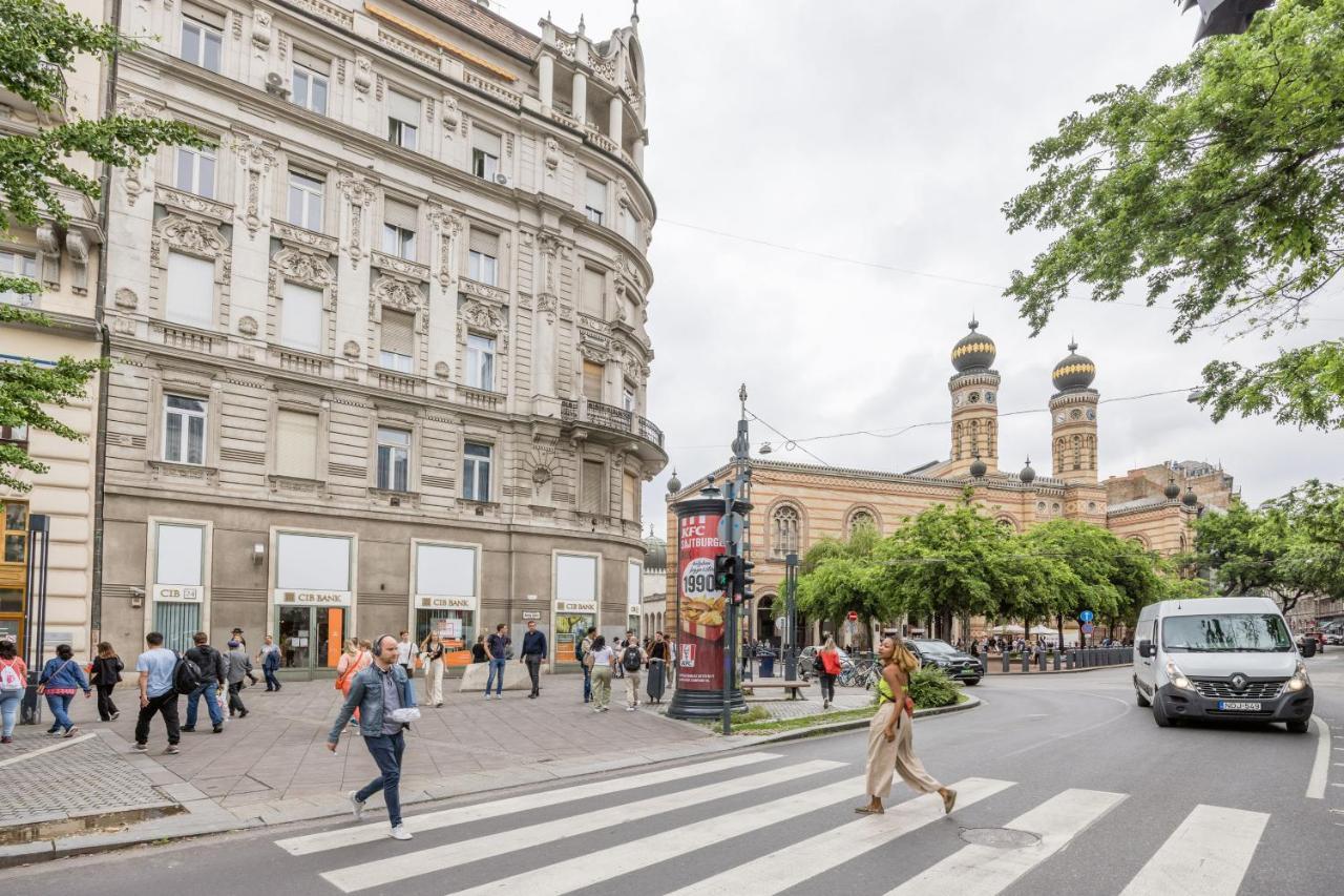 Elegant Apartment In Super Central Location Budapest Esterno foto