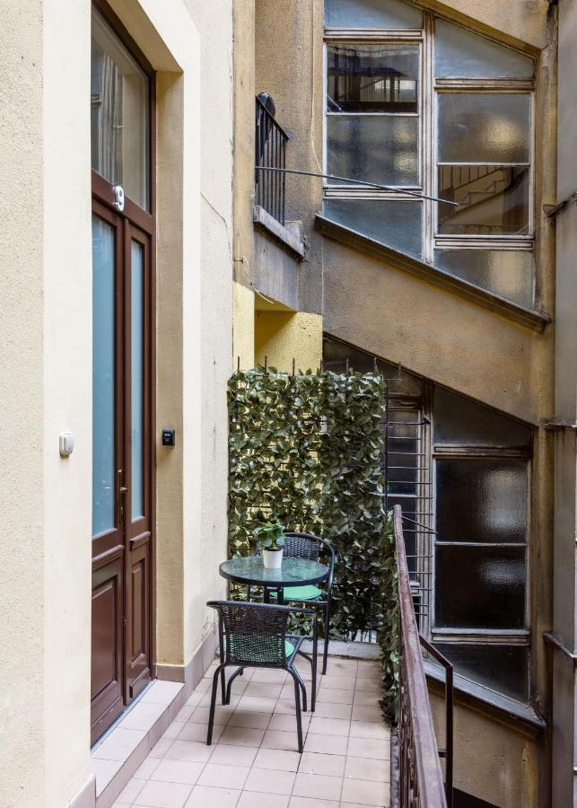 Elegant Apartment In Super Central Location Budapest Esterno foto